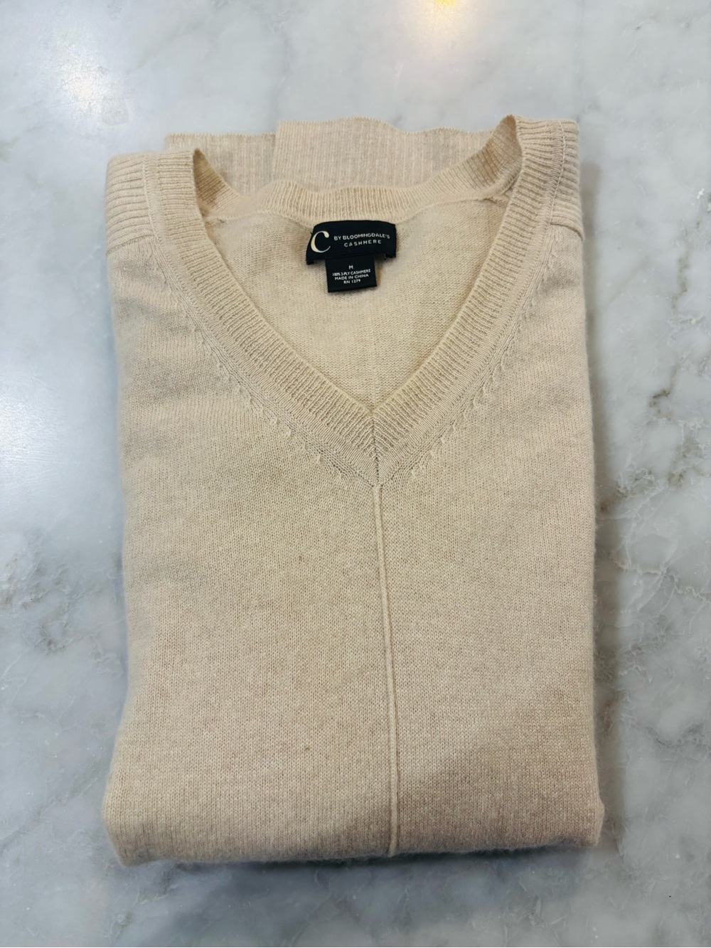 C by Bloomingdale's Women’s M Cream V-Neck Cashmere Sweater